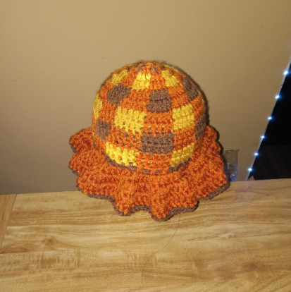 Handcrafted Crochet Hat with Ruffled Brim – Autumn Checkered Style