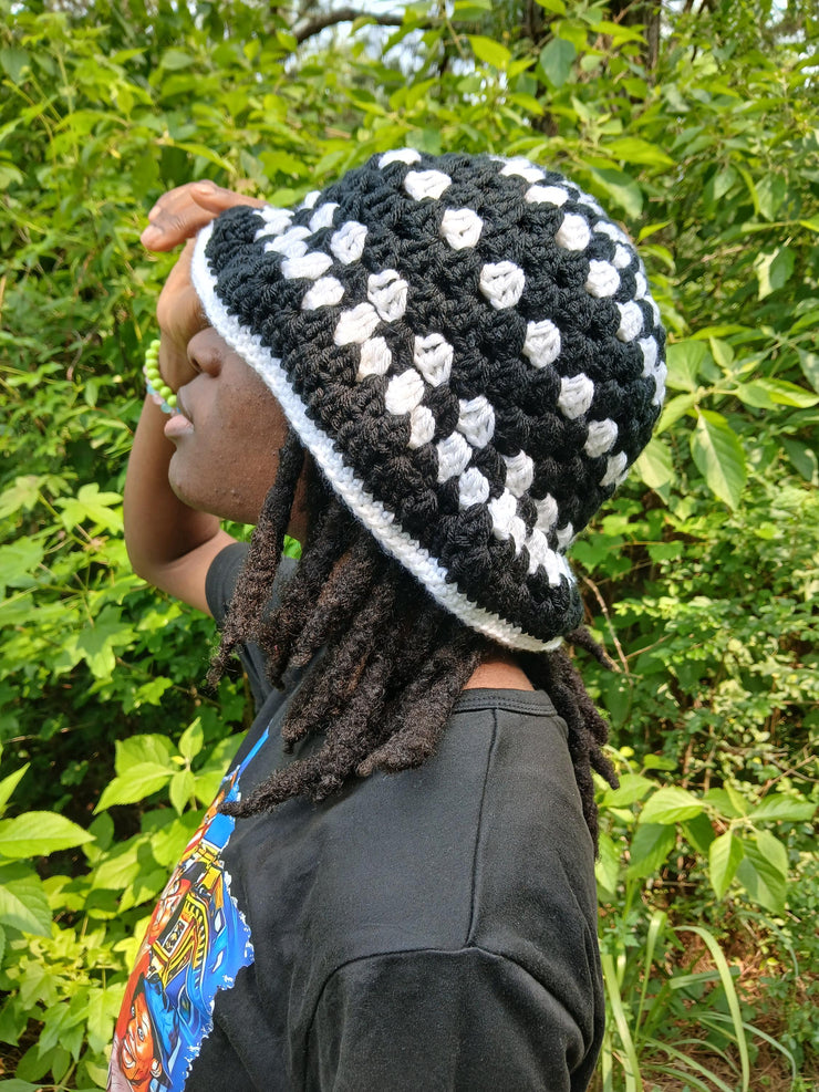 Granny Stitch Crochet Bucket Hat – Black & White Handmade Hat with Straight Brim – Retro Festival Style – Boho Gift for Her